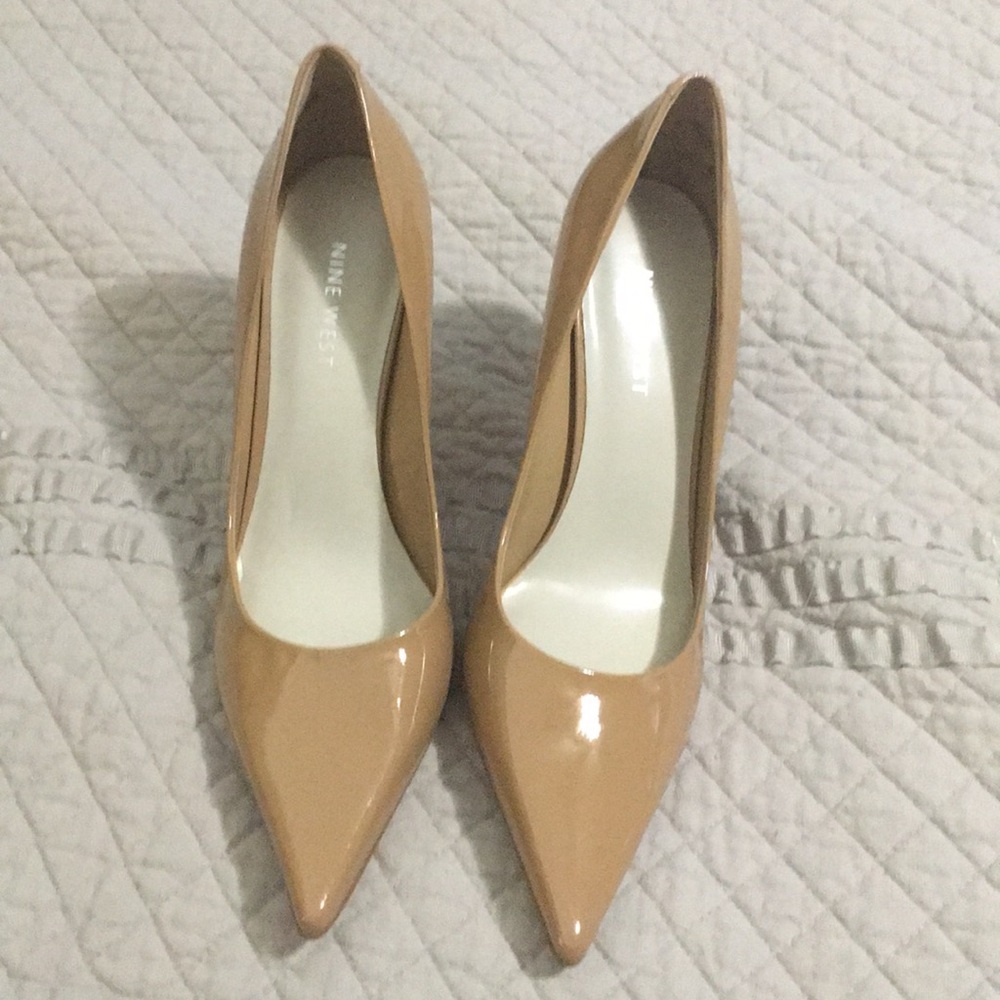 Nine West nude 2.5 inch heel - nude - NWOT
